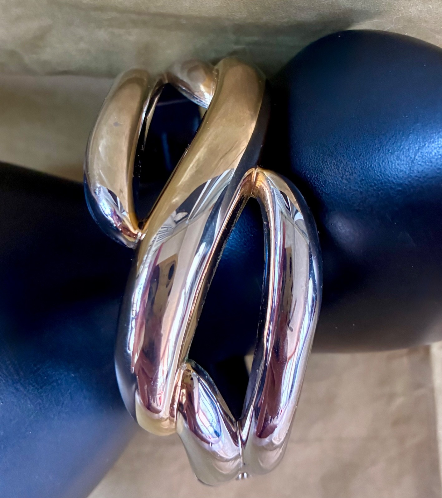 Vintage Modernist Gold & Silver Tone Hinged Bangle Bracelet Open Metal Swirl 8″