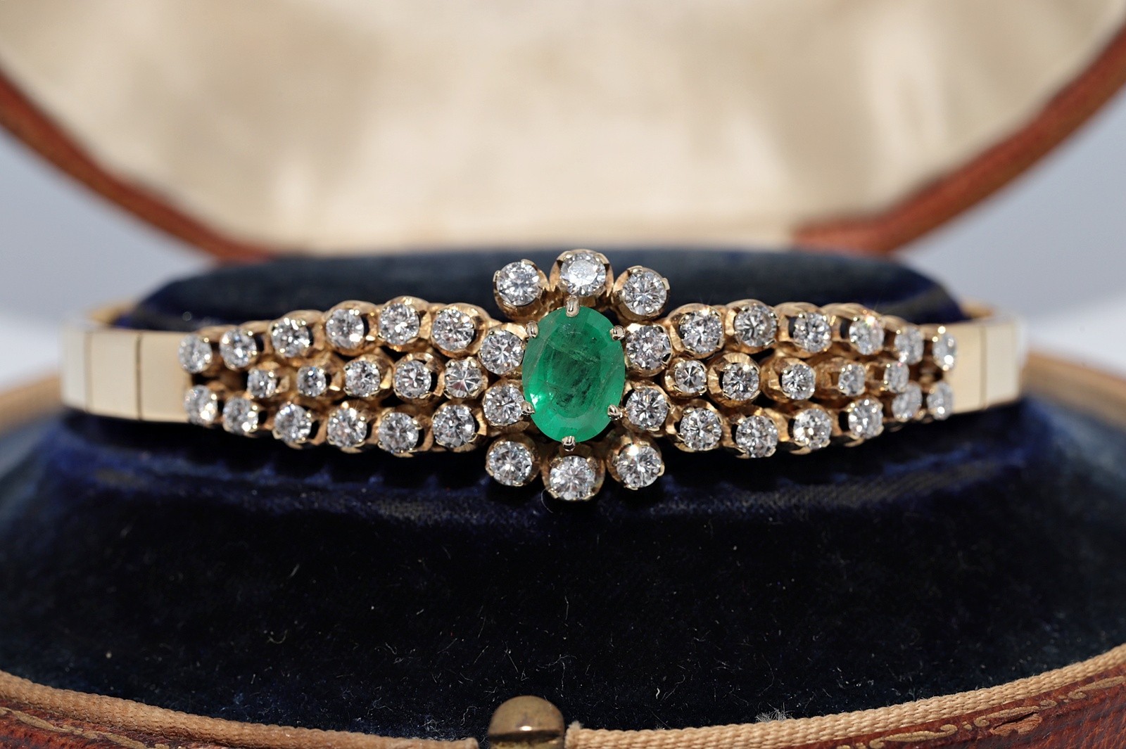 Vintage Circa 1980s 18k Gold Natural Diamond And Oval Cut Emerald Bracelet
