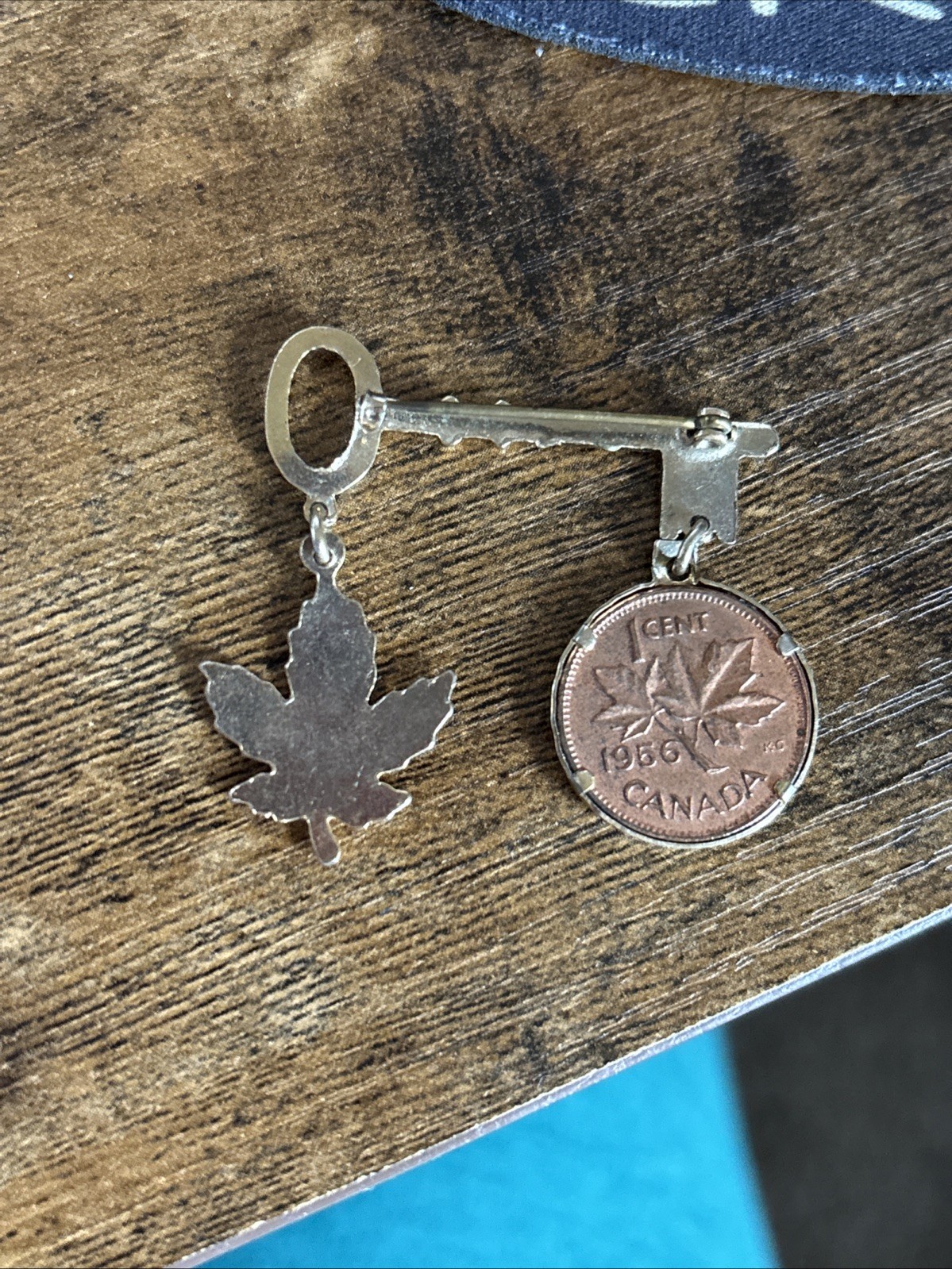 Vintage Canada Maple Leaf Gold Tone Souvenir Cloisonne & 1956 Penny Key Pin