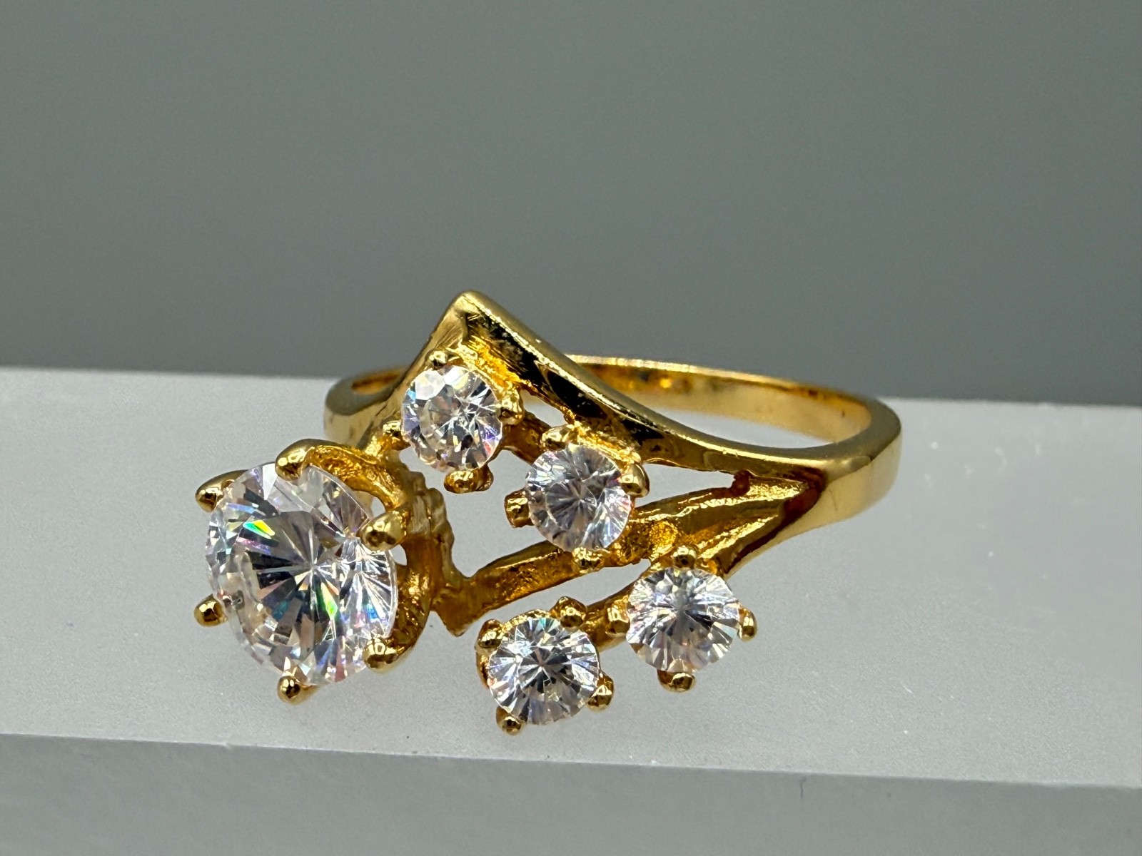 ESTATE VINTAGE 18K GOLD PLATED ROUND CUT CZ OR DIAMANTE CLUSTER RING SZ 7
