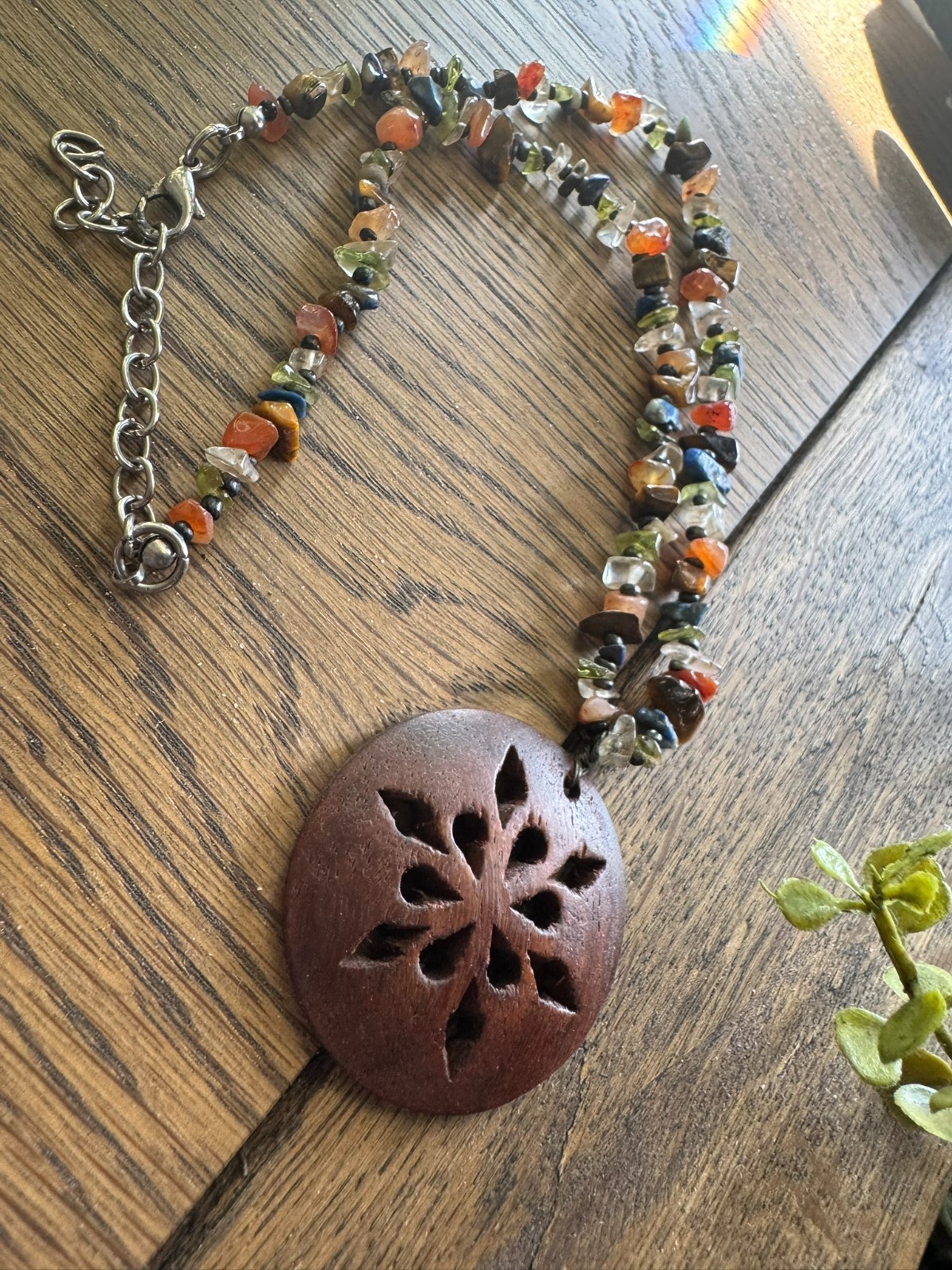 Vtg Multi Stone /Glass Beads & Wood Carved Round Pendant Boho Clasp Necklace