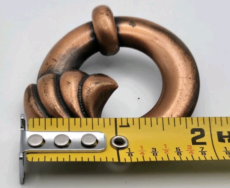 Vintage Copper Brooch / Pin Circle With Shell Design. 12g. Approx 2″ Diameter
