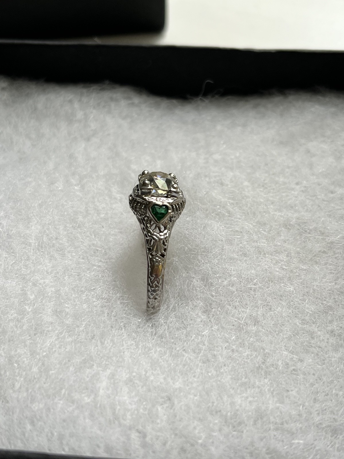 18kt Vintage Filigree Solitare Ring – size 8. Center round diamond (1.2ct).