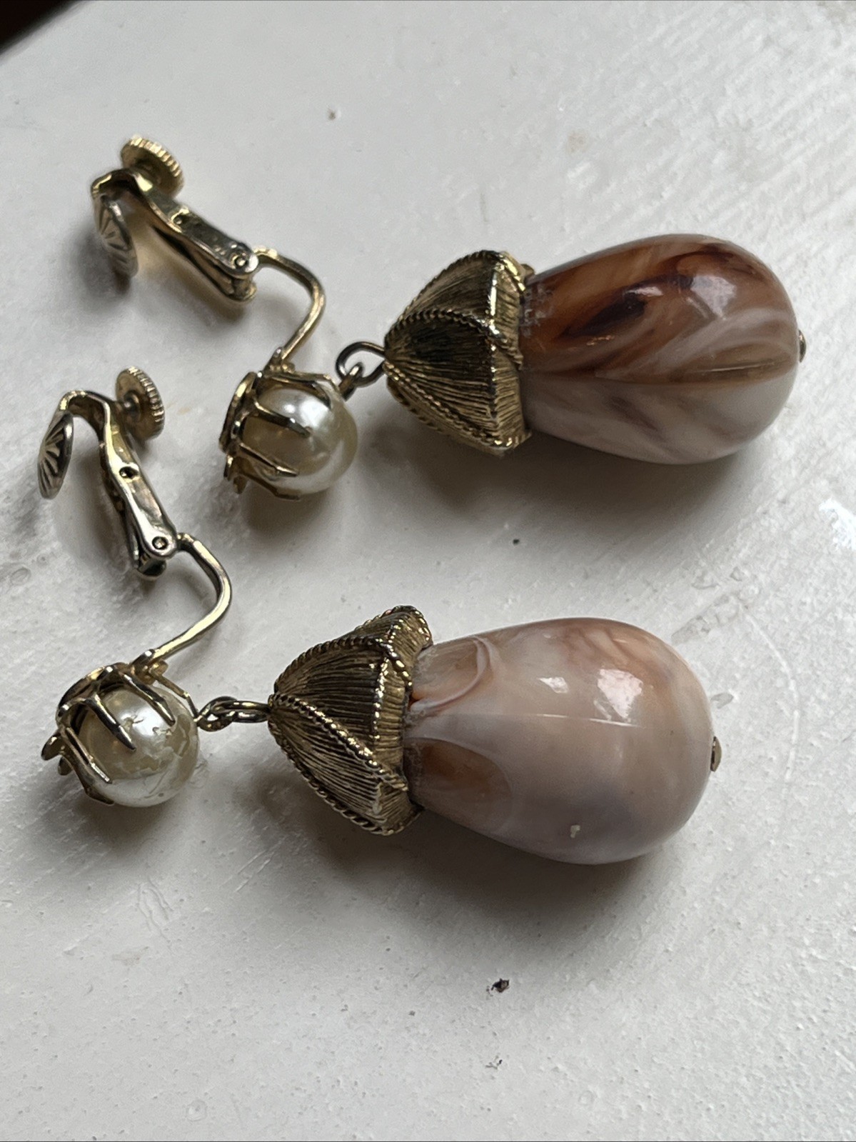 Vintage Classic Coro Dangle Drop Pearl Cabochon Swirled Lucite Clip On Earrings