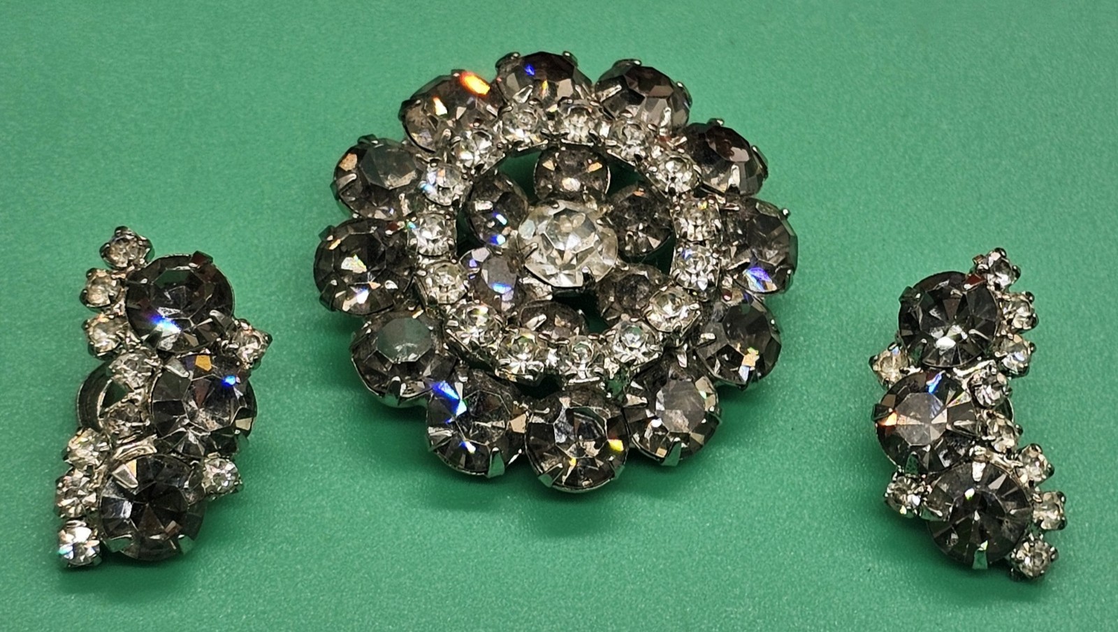 Vintage Clear & Gray Crystal 1″ Clip On Earring And 1.5″ Brooch Set 60s-80s EBS