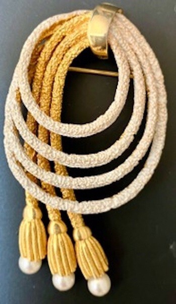 Rare Vintage Ivory and Gold Mesh Western Brooch With Faux Pearls. Circa 1940’s