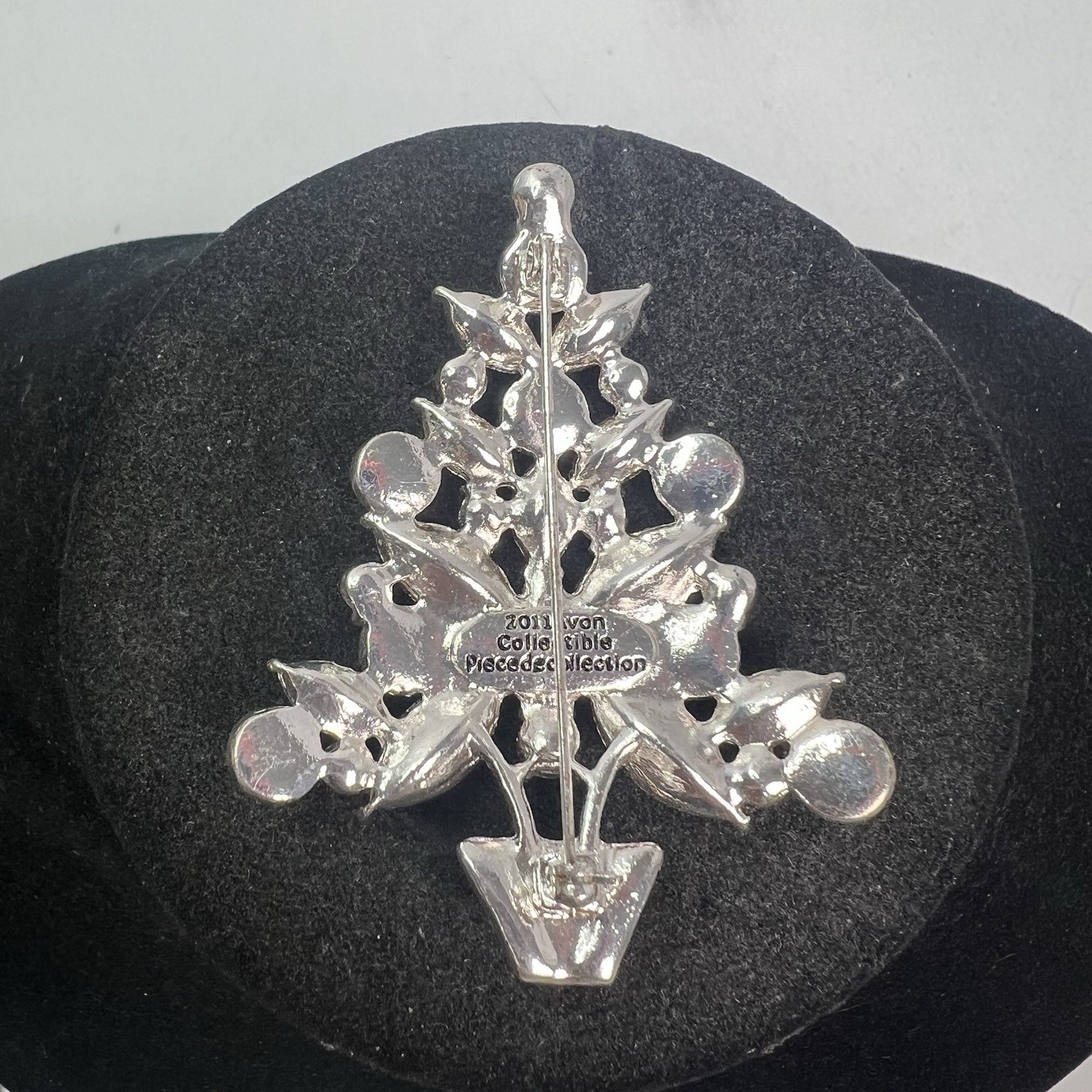 AVON 2011 Collectable Green and AB Rhinestone Faux Pearl Christmas Tree Brooch