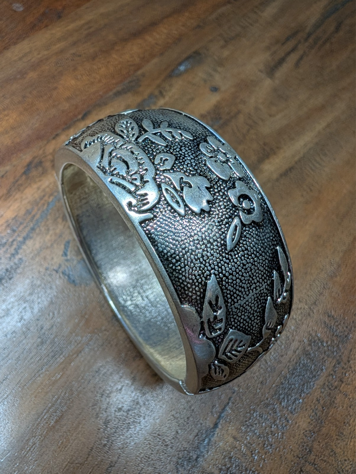 Wide Floral Leaf Cuff Bracelet Antiqued Silver Tone Statement Botanical Hinged