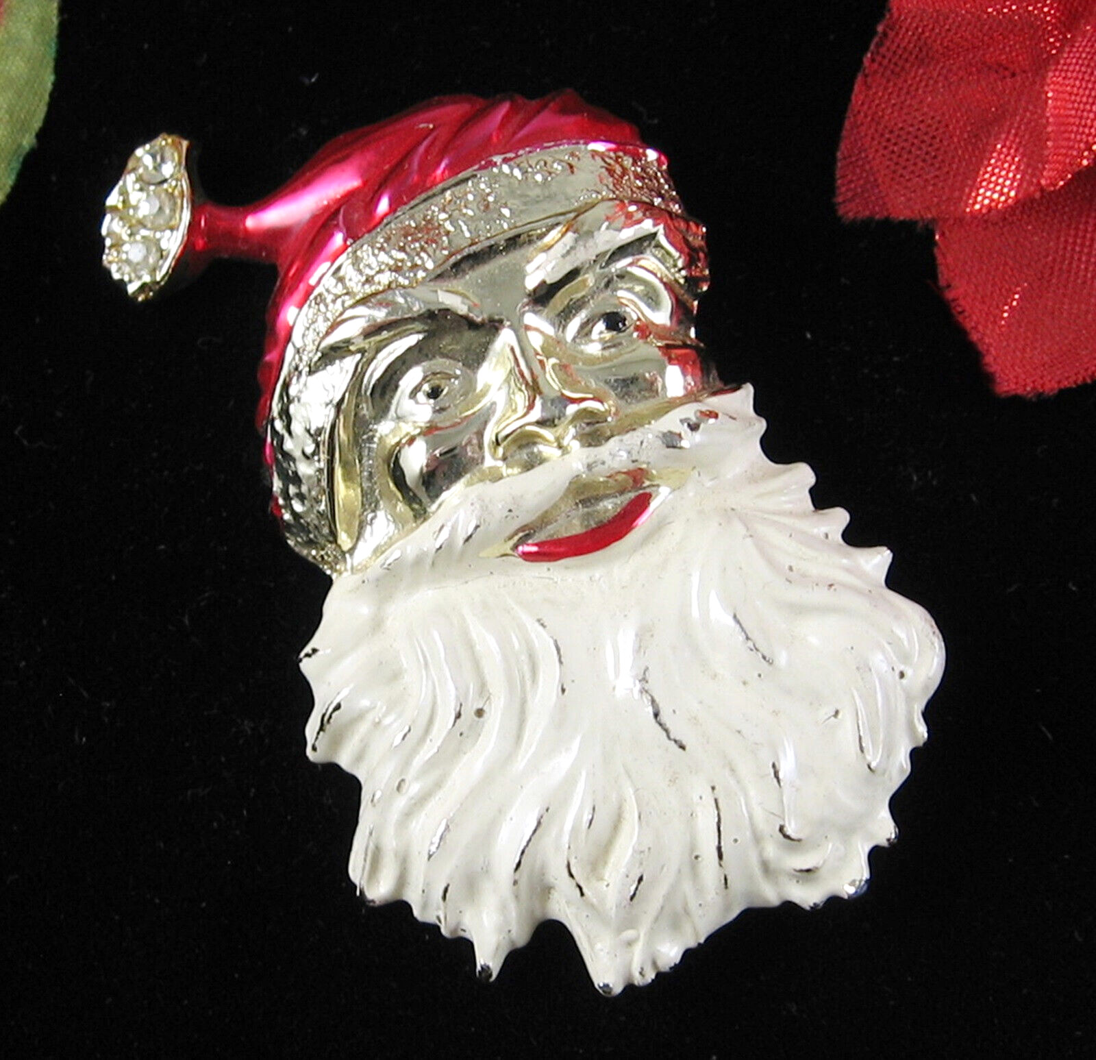 Angry SANTA CLAUS with ATTITUDE PIN Vintage Enamel Booch Goldtone Christmas 2″