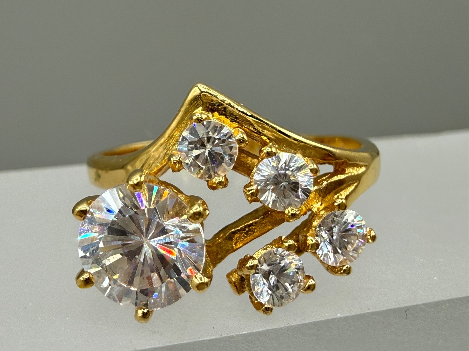 ESTATE VINTAGE 18K GOLD PLATED ROUND CUT CZ OR DIAMANTE CLUSTER RING SZ 7