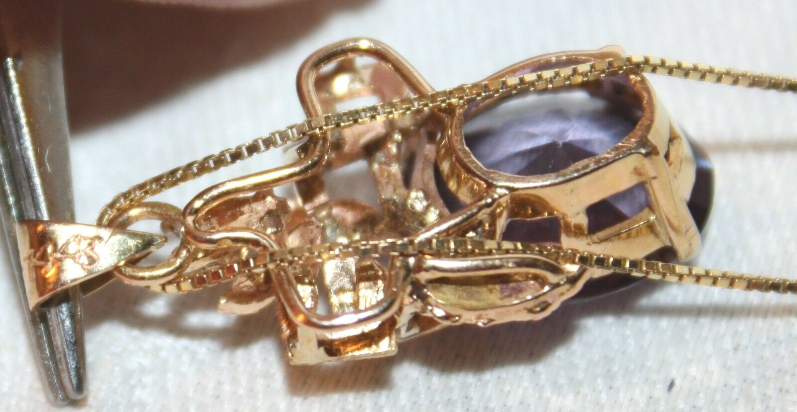 TY LEE PURPLE SYNTHETIC ALEXANDRITE GOLD PENDANT JAPANESE DETAIL SIGNED TYL 14K
