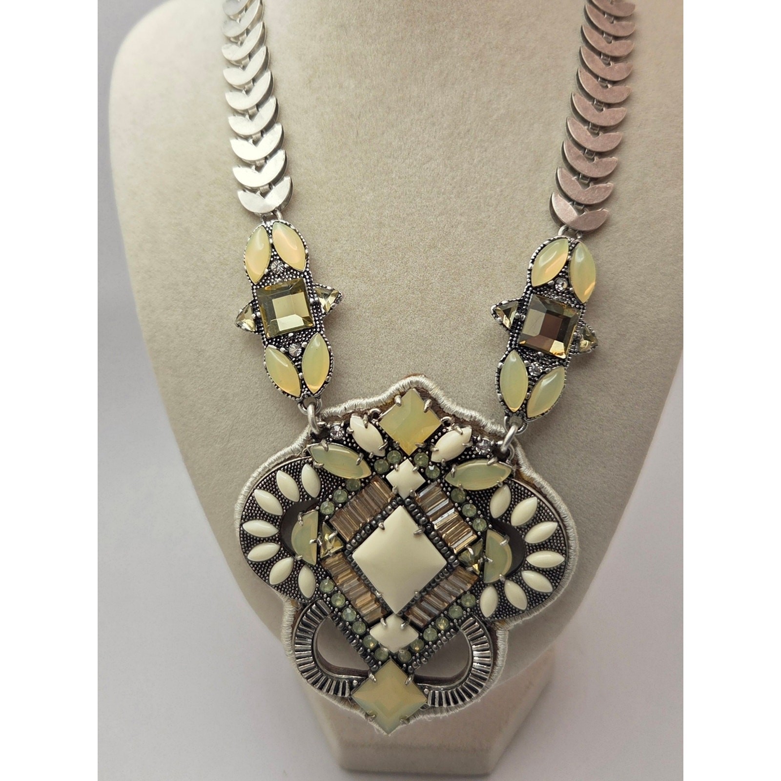 Stella & Dot Statement Necklace Mixed Media Pendant Silver Tone Yellow Cream 24″