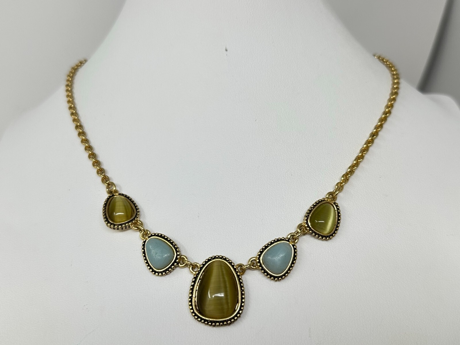 Beautiful Goldtone Light Blue Green Cat’s Eye Cabochon 16-17.5″ Necklace