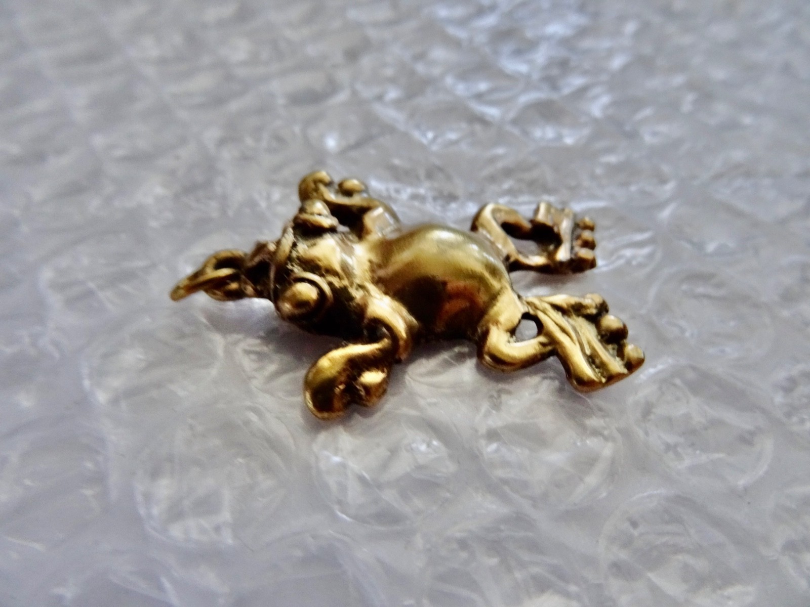 fROG PENDANT GOLD TONE ALVE STUDIOS VINTAGE MESOAMERICAN STYLE JEWELRY neocurio