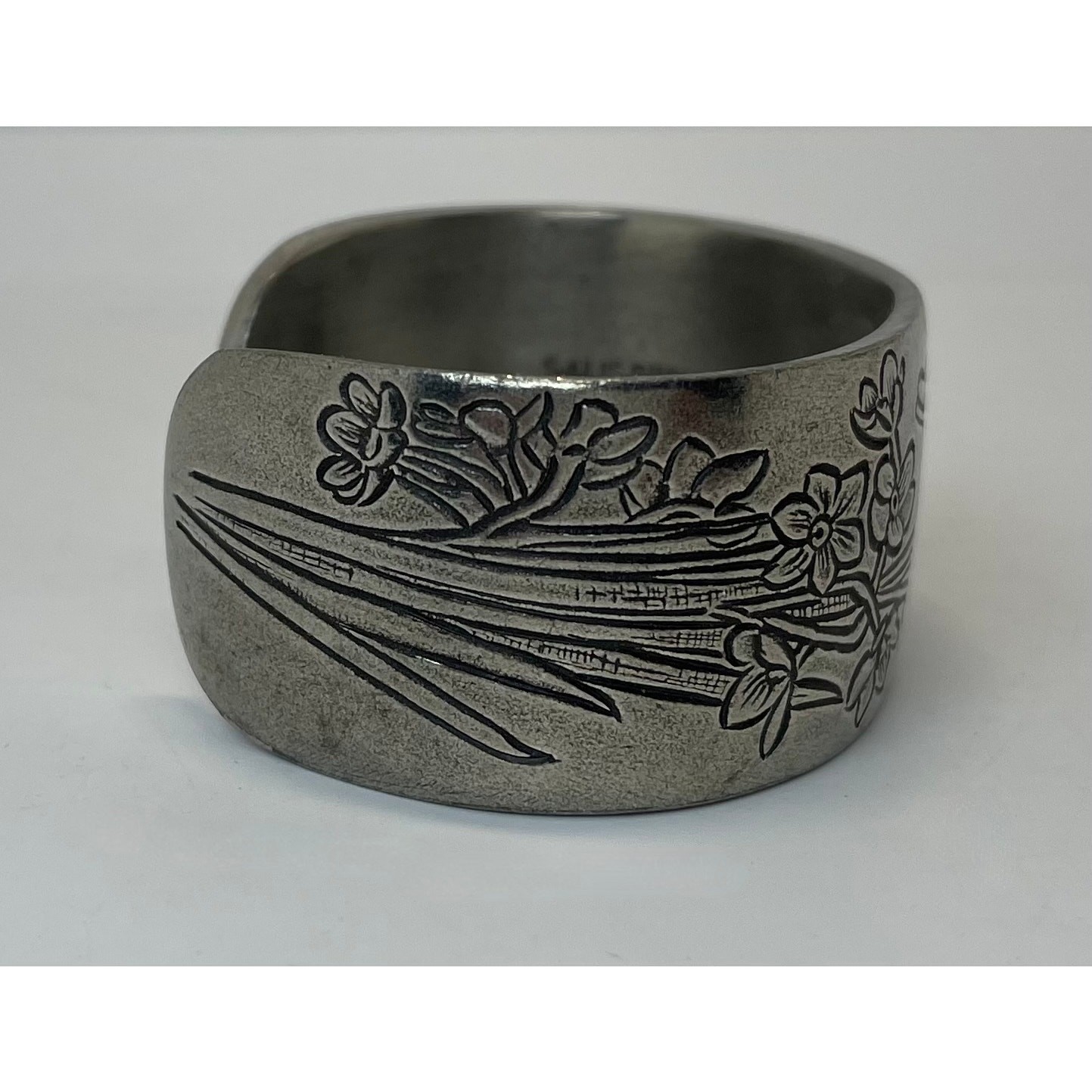 Salisbury Pewter Co. Cuff Bracelet Pewter Floral Flower DECEMBER Birthday