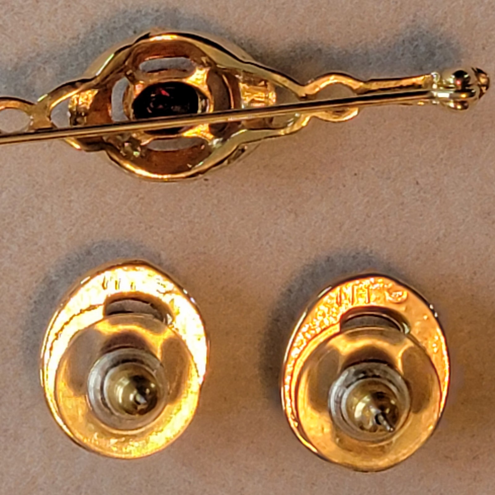 Jewelry Set Jonette Brooch And Pierced Earrings Gold Tone With Deep Red Stone