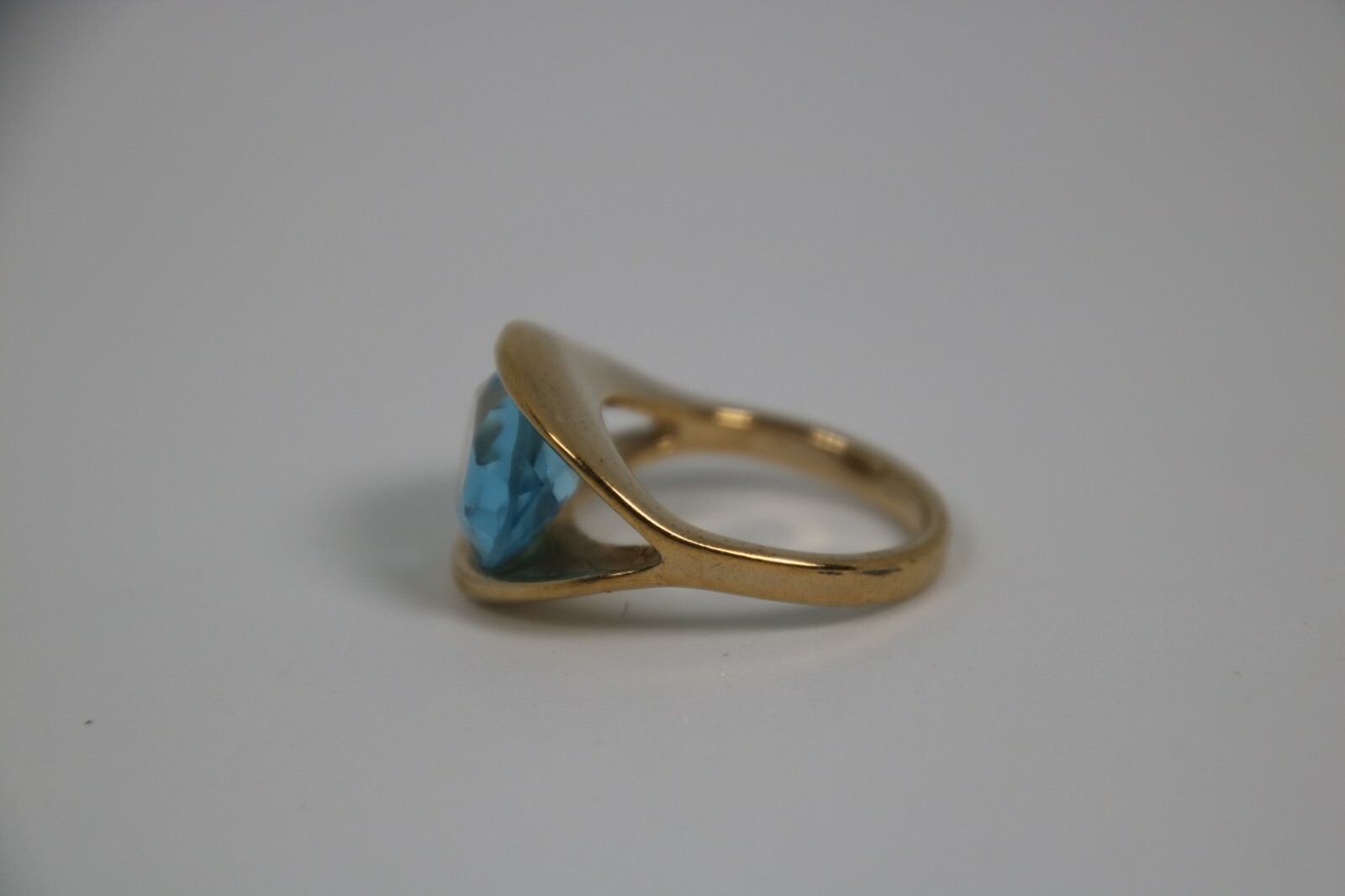 Beautiful 14K Gold Plated Joseph Esposito Oval Shaped Blue Topez Ring, Size 6
