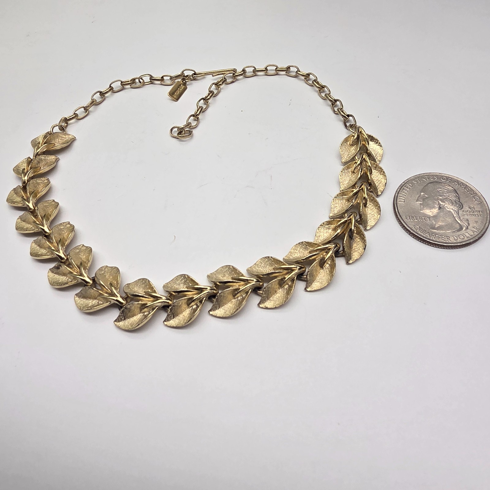 Signed Amerinique Brushed Gold Tone Metal Double Leaf Choker Necklace Vintage