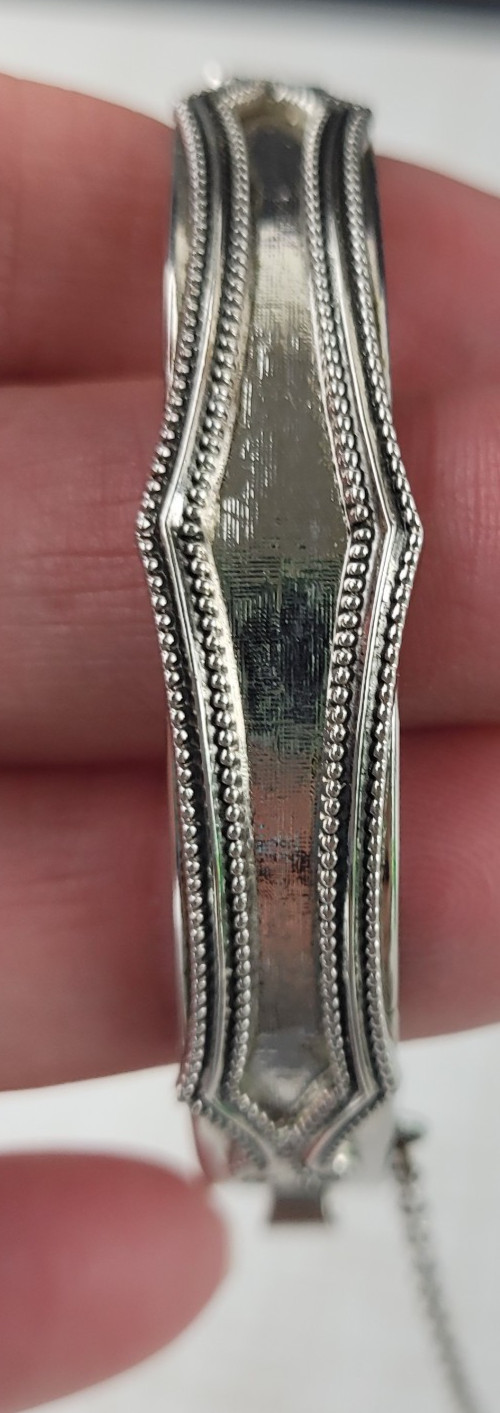 Vintage Whiting Davis Hinged Bangle Bracelet Silver Tone with Safety Clasp 6.5″