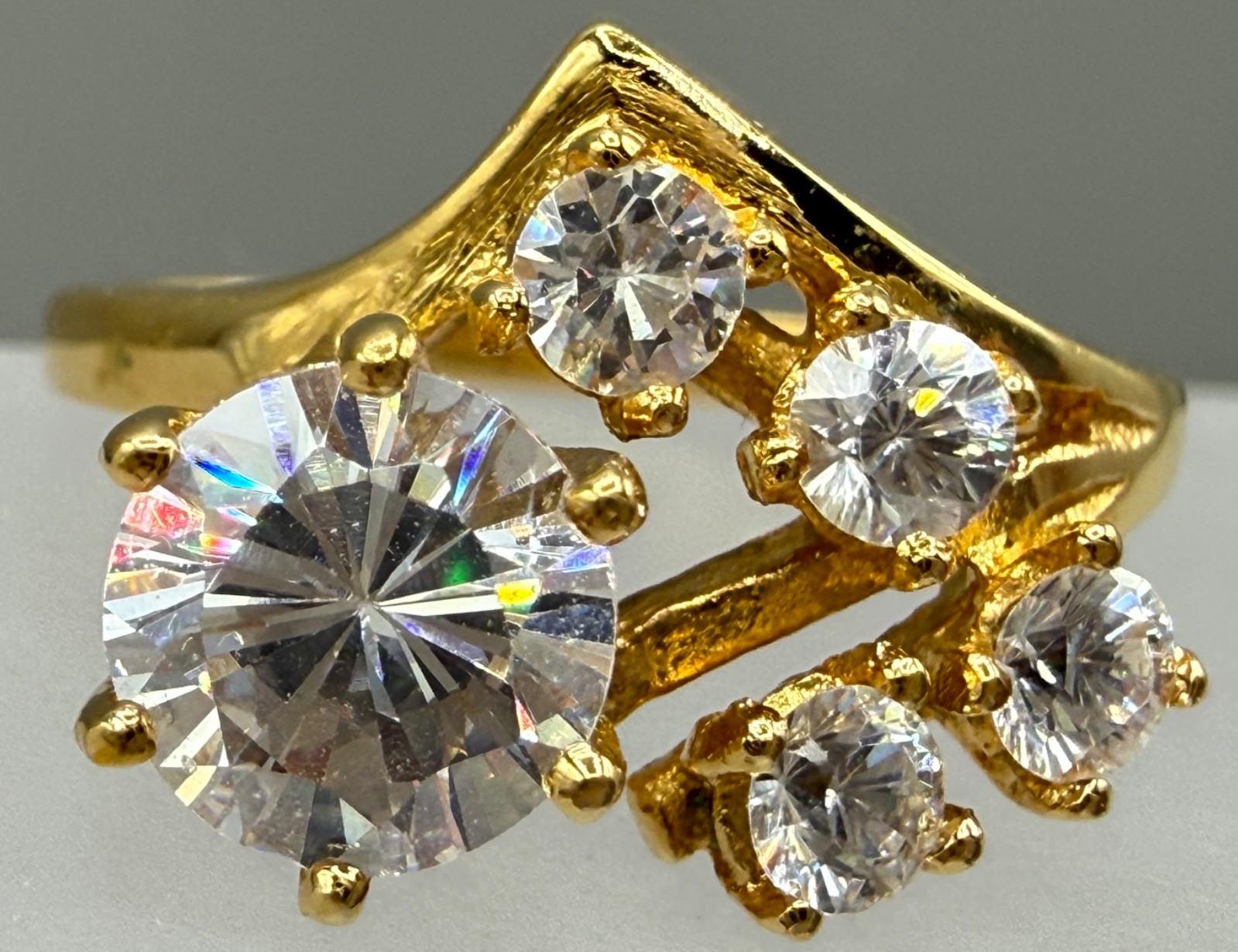 ESTATE VINTAGE 18K GOLD PLATED ROUND CUT CZ OR DIAMANTE CLUSTER RING SZ 7