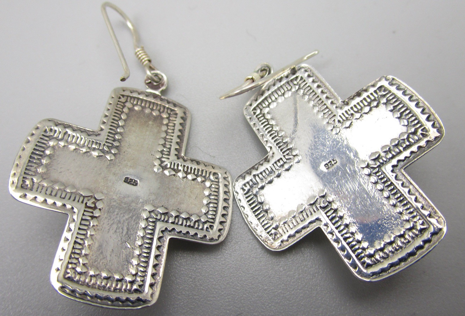 CLASSIC SOUTHWESTERN STYLE STERLING ONYX 1 1/8″ CROSS EARRINGS 5.7 GRAMS