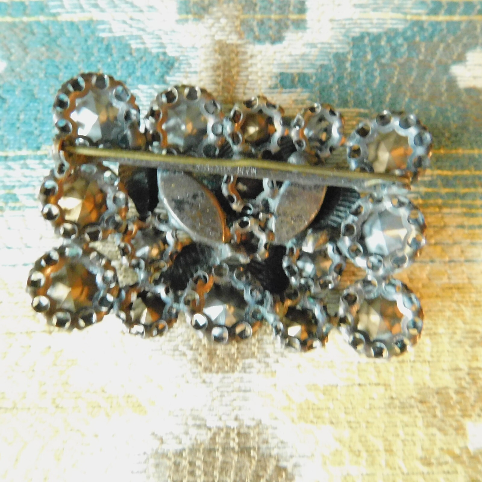 VTG. SIGNED AUSTRIAN EMERALD GREEN AURORA BOREALIS RHINESTONE BROOCH RECTANGULAR