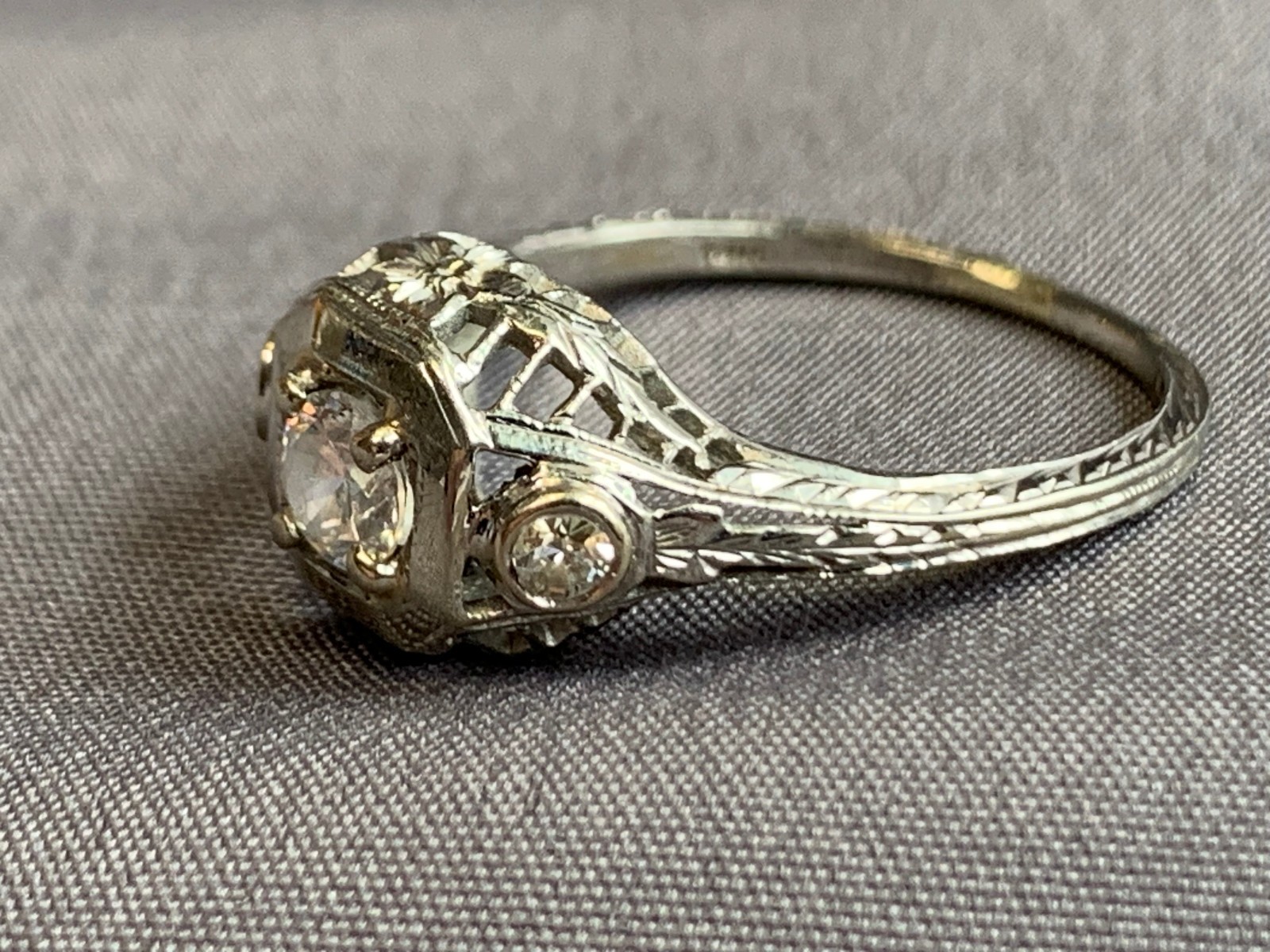 Vtg White Gold Diamond Ring 2.55g Fine Jewelry Size 5.25 Band Clear Stone *READ*