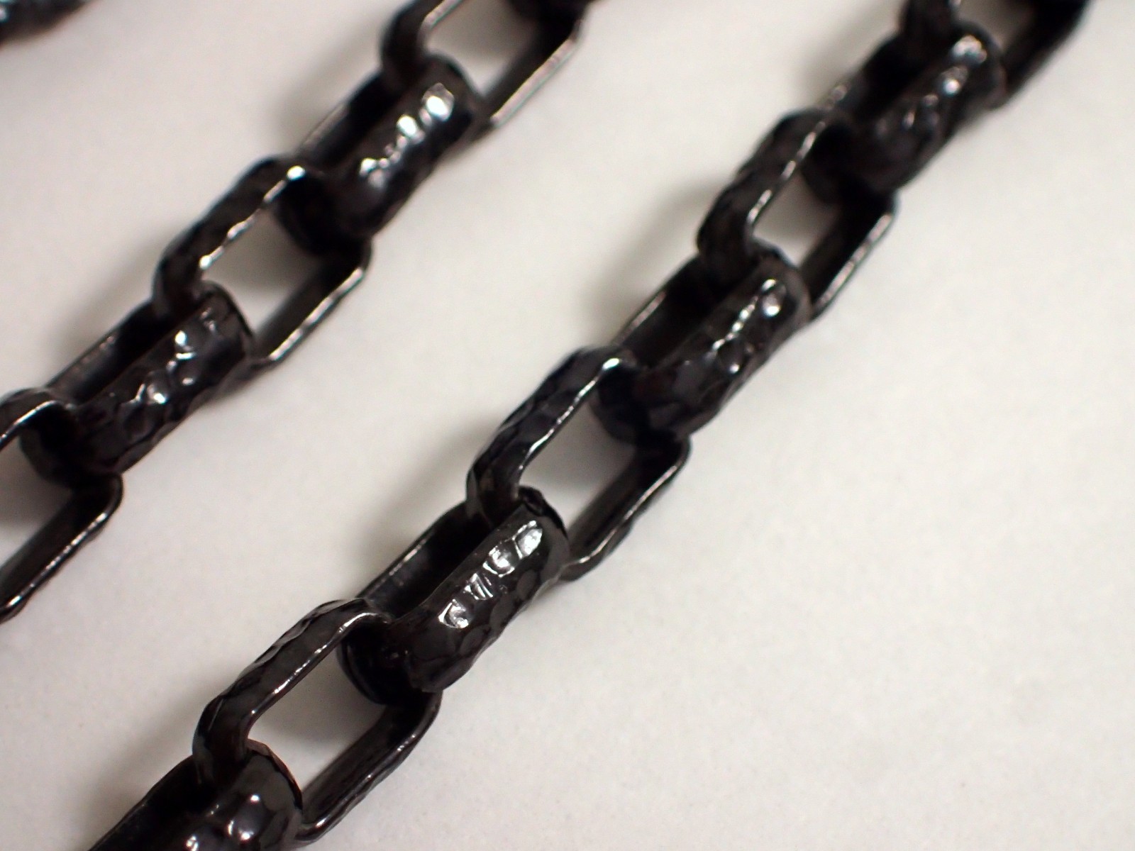LESTER JOY Vtg Signed Les Bernard Hammered Black Metal 61″ Chain Link Necklace