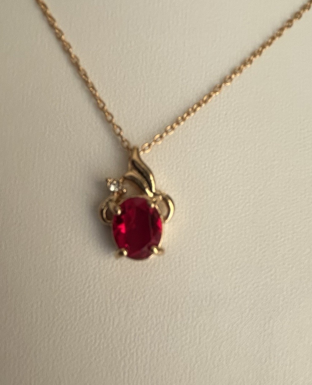 Vintage Gold Tone Red Glass Pendant Necklace Oval Rhinestone Accent