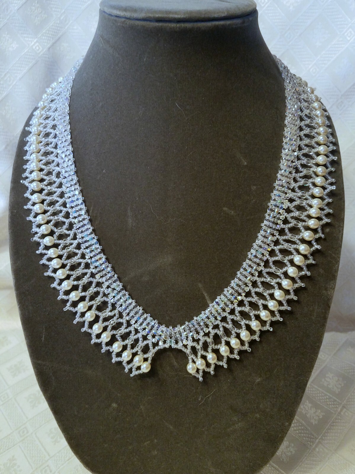 R B G Pearl Aurora Borealis Collar NECKLACE 22.5 In. L 1.5 In. W Magnet Close