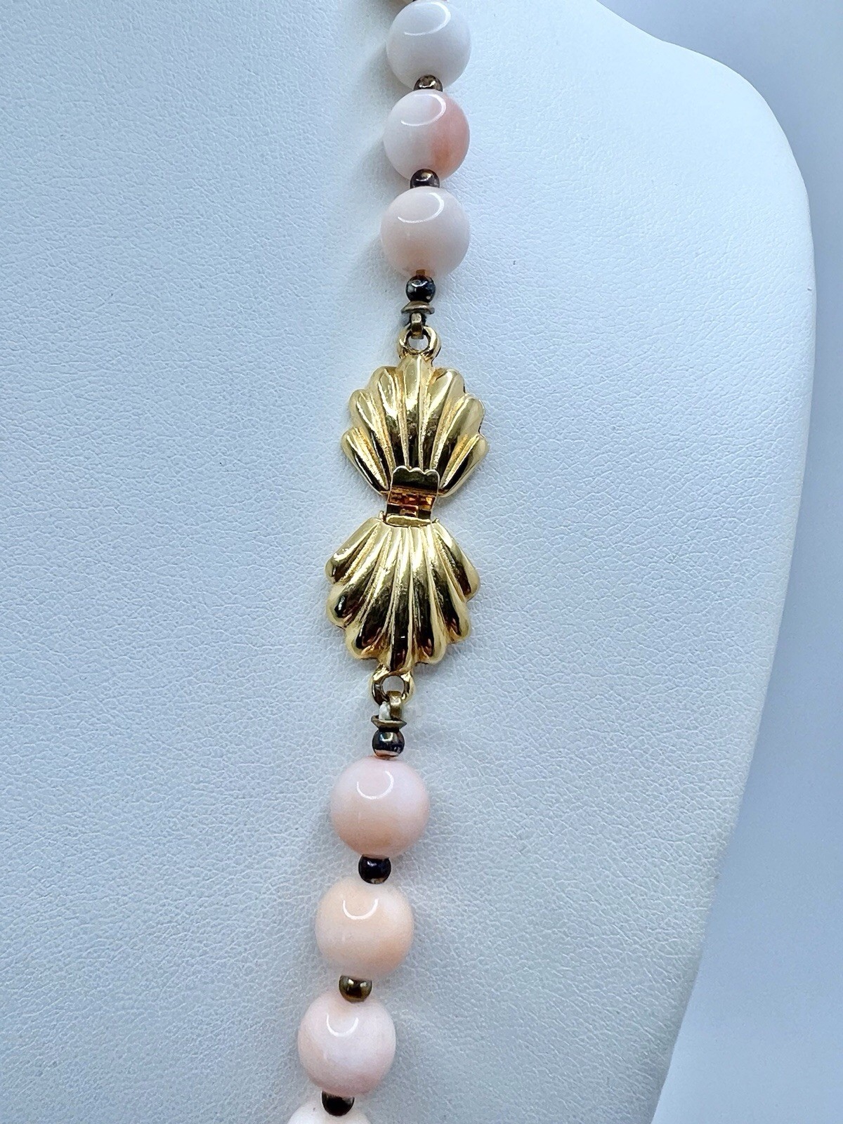 Vintage Faux Coral Beaded Necklace Gold Tone Shell Clasp DOTTY SMITH 24”
