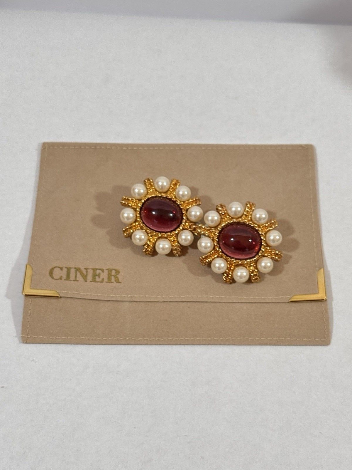 Vintage NOS Ciner Emerald Gripoix Glass Cabochon & Japanese Pearl Clip Earrings!