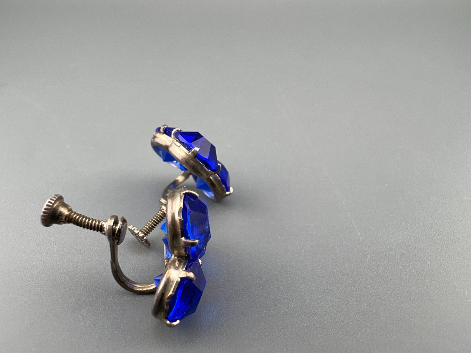 Vintage Sterling Silver Blue Crystal Earrings Cobalt Screw Back Pronged Stunning