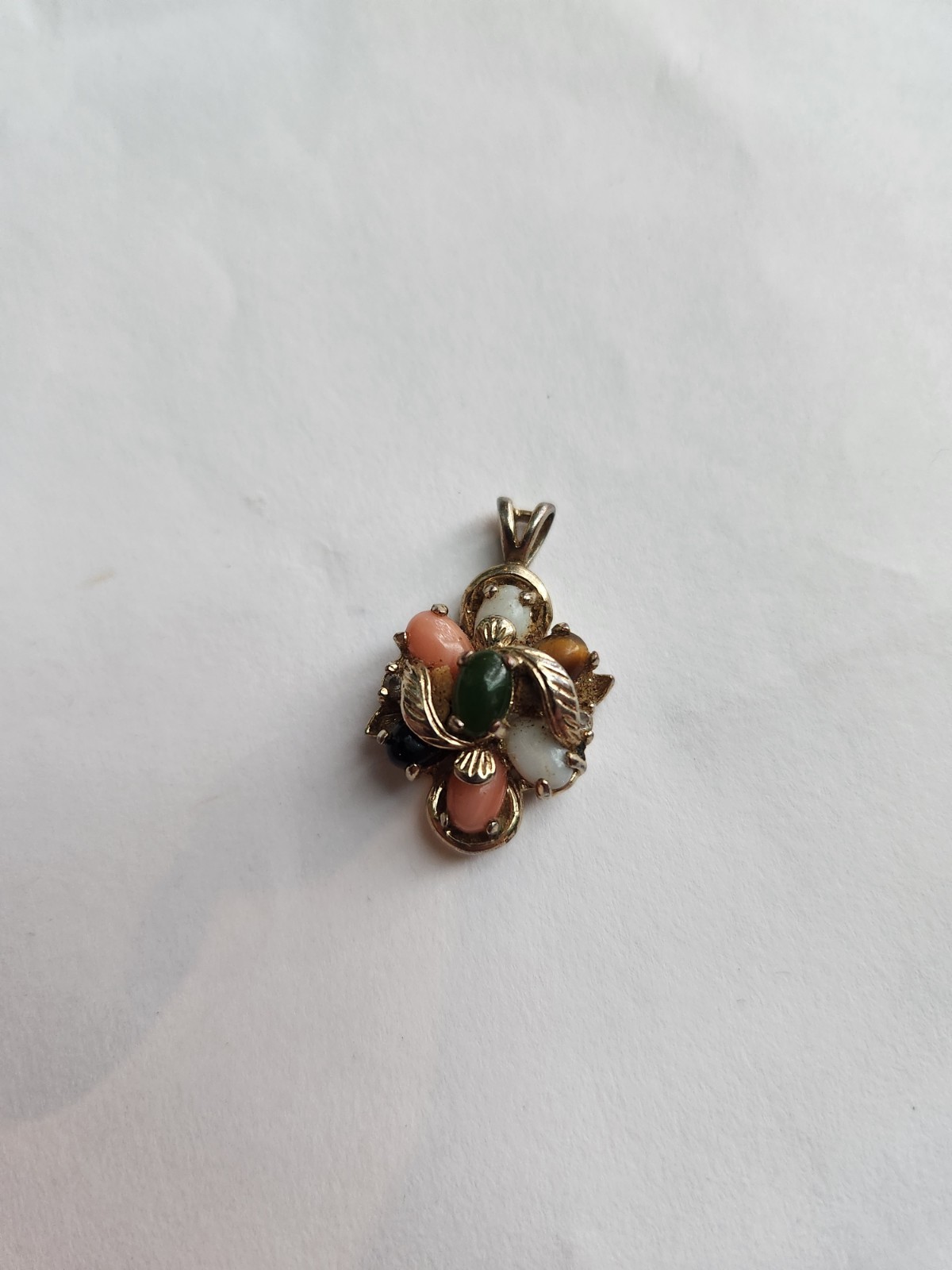 VINTAGE CORAL OPAL JADE ONYX TIGERS EYE NECKLACE PENDANT & ONE EARRING