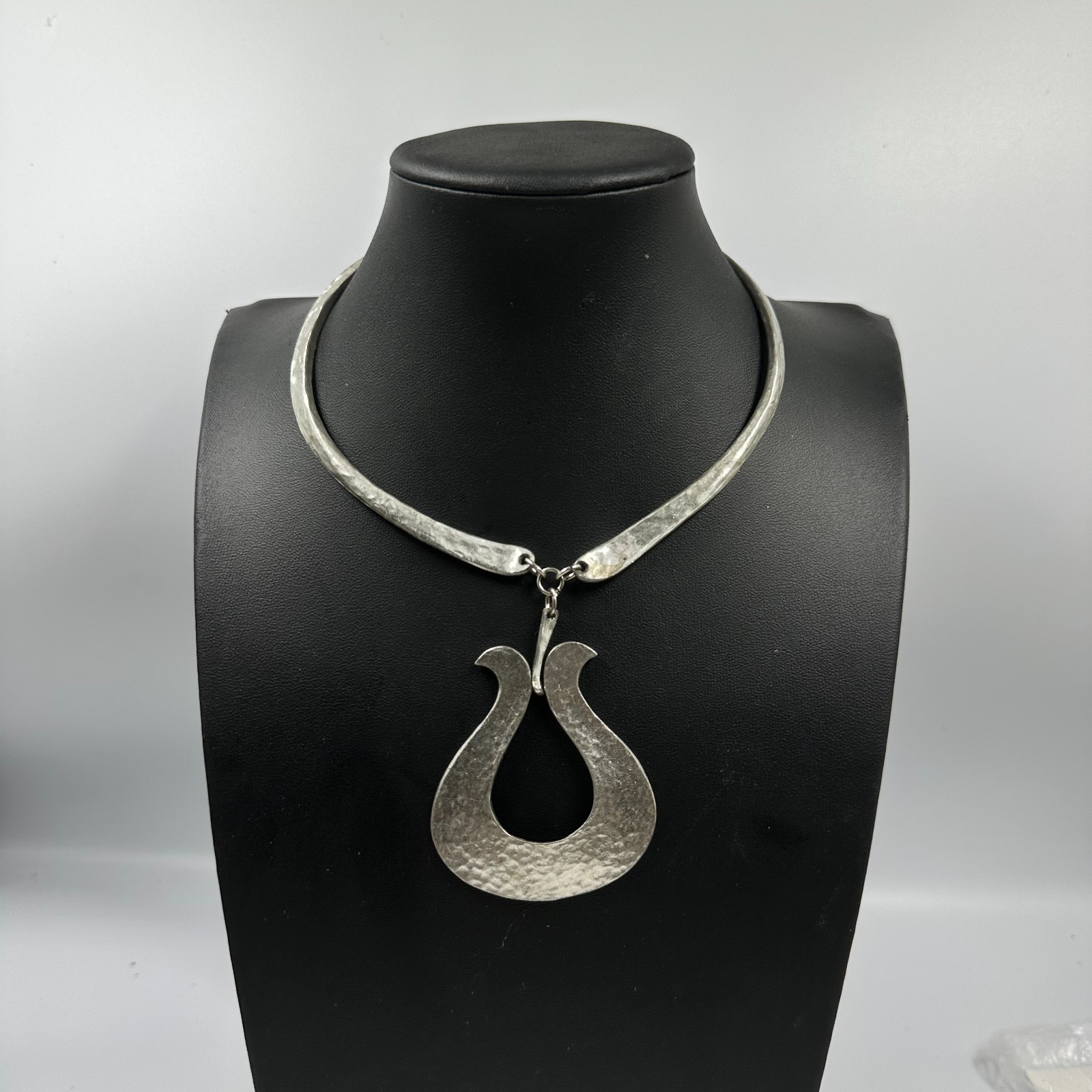 Vintage Robert Zentall Choker Necklace Silver Tone Hammered Modernist Pendant