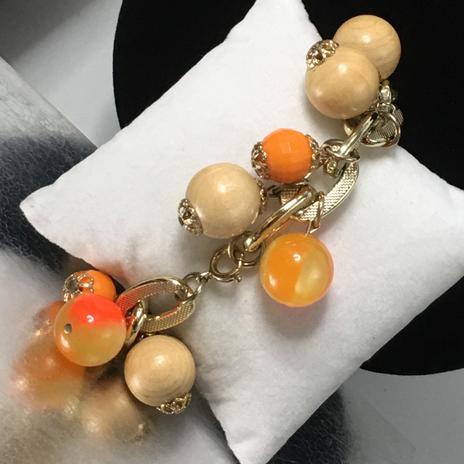1960s VTG Chunky Multicolor Beaded Cha Cha Bracelet Lucite and Wood 8″