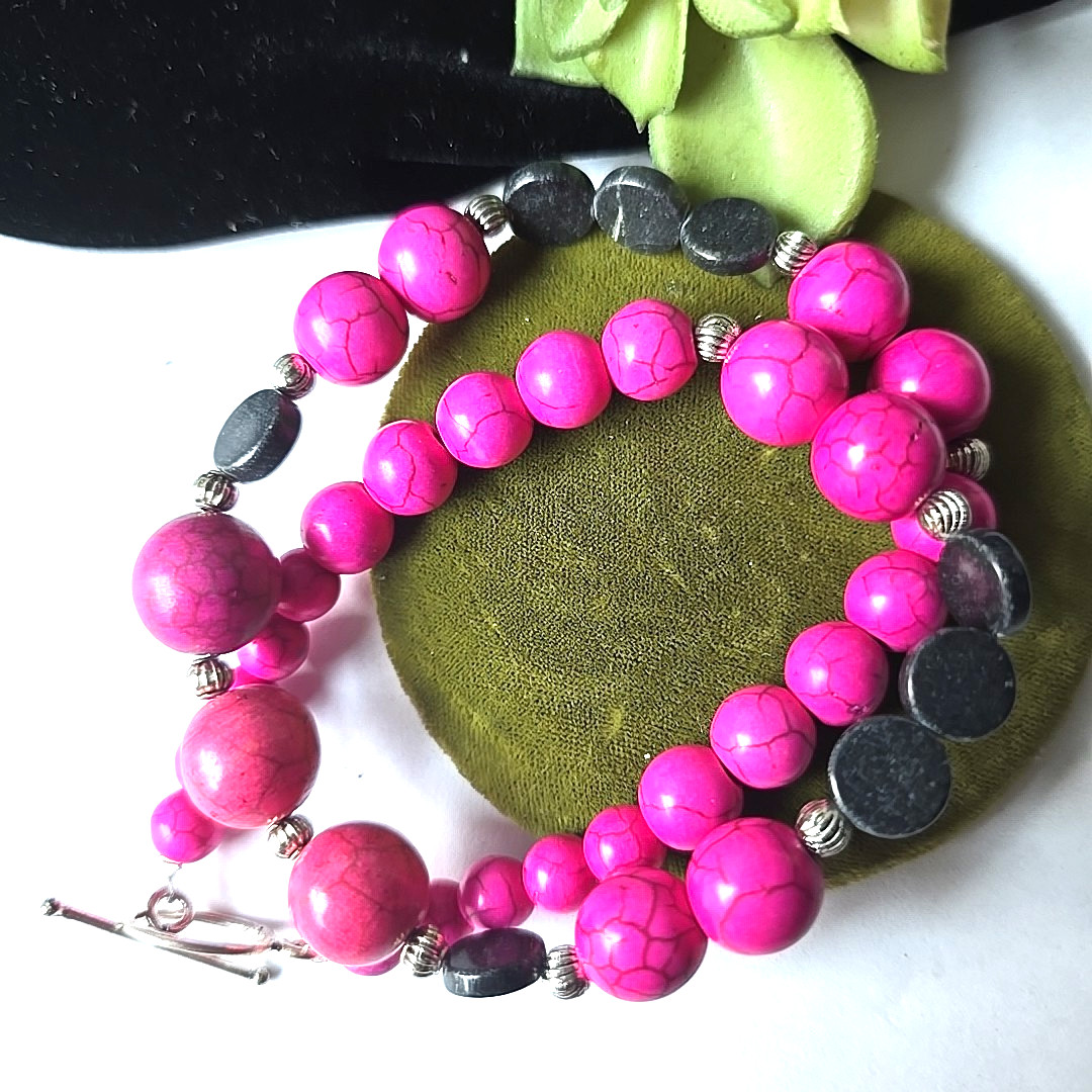 Vintage Hand Crafted Pink Dyed Black Stone Beads Necklace Toggle Clasp 17″L