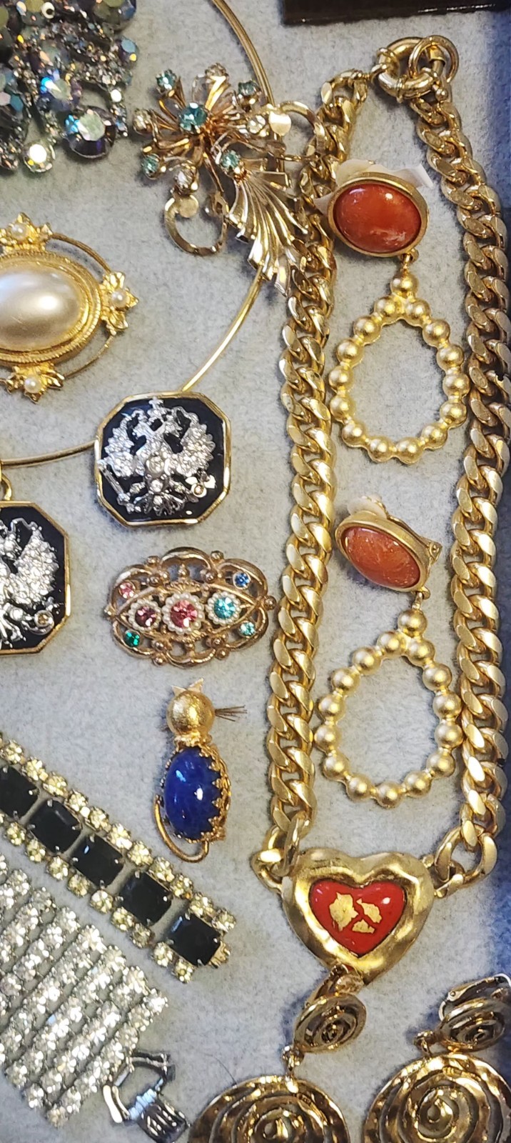 VtgJewelry Lot 20pc Juliana #6786 Joan Rivers Crown Trifari Miriam Haskell C855