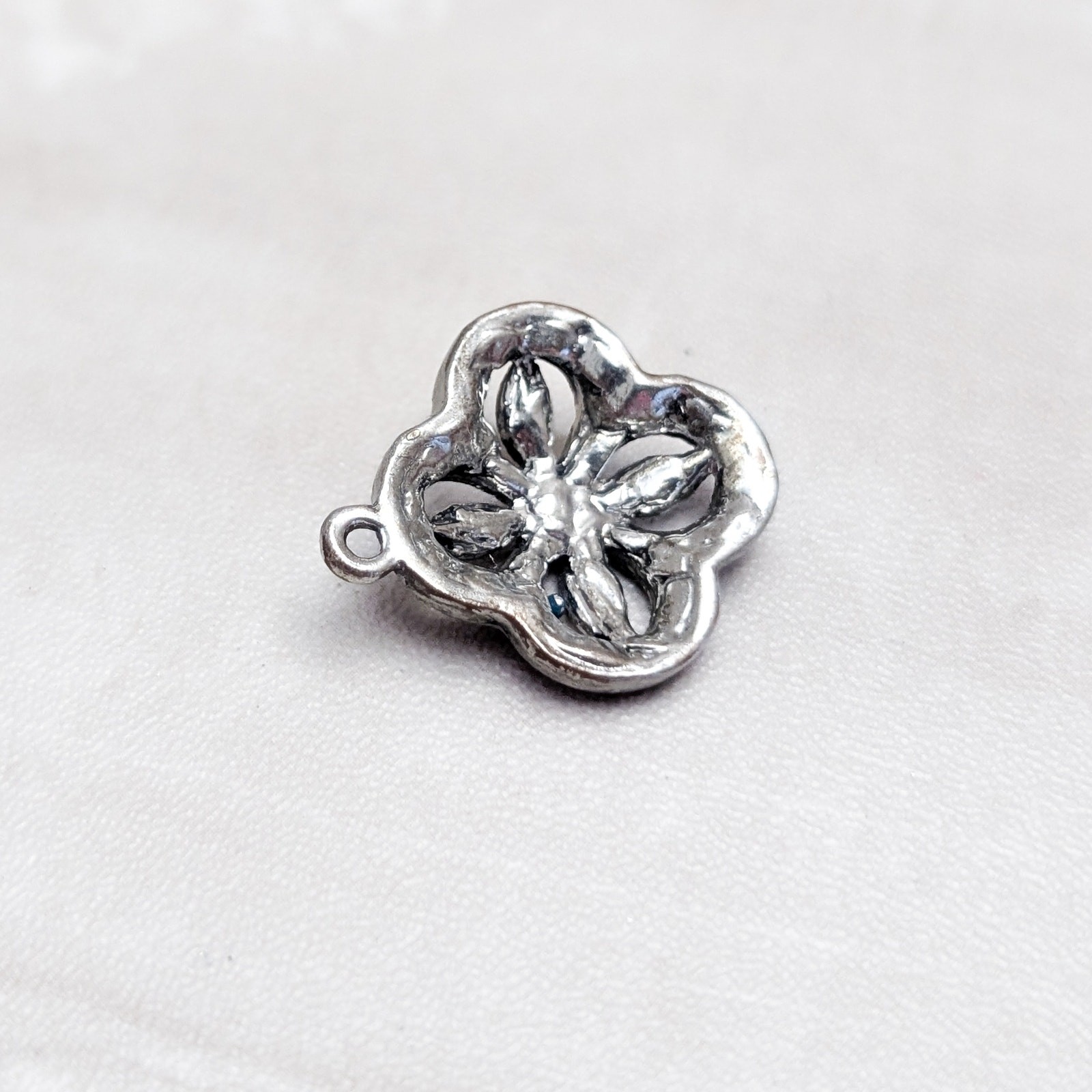 Vintage Pendant – Red-ish and Light Blue Tones