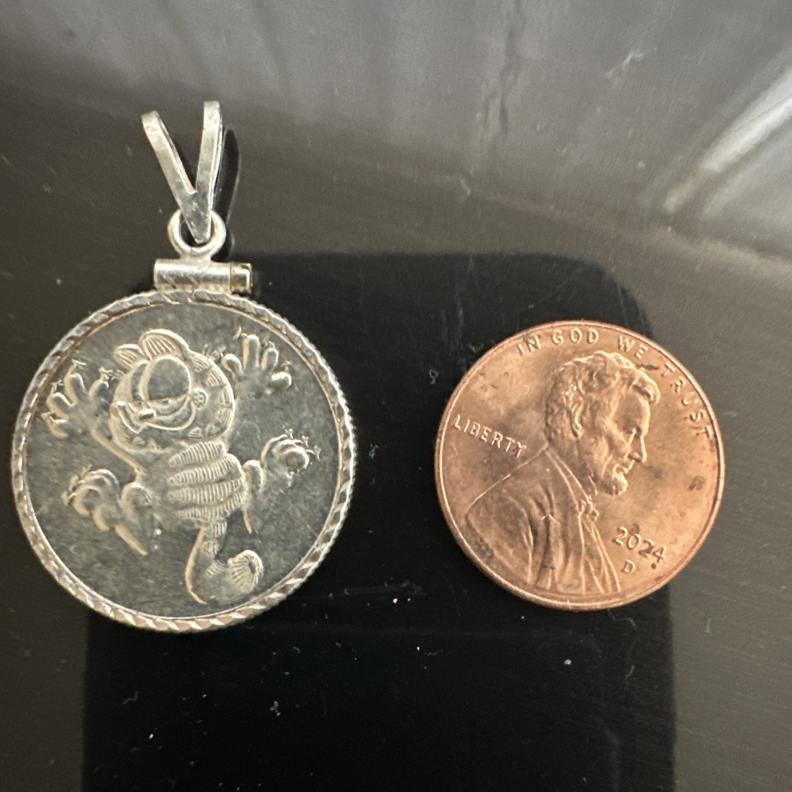 1/10 Oz .999 Fine Silver Vintage Pendant 1978 Garfield Collectable Coin