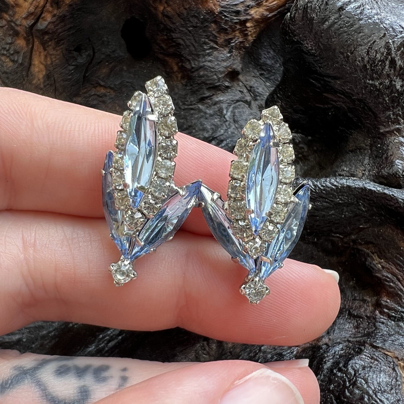 Vintage Weiss Light Blue Teal Rhinestone Clip Earrings Marquise Cluster