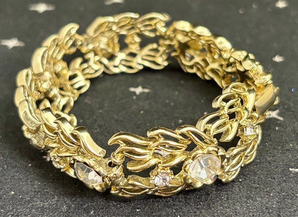 VTG Coro Gold Tone Bracelet W/7Round Colorless Stones & 7 Small Stones Sz. 7