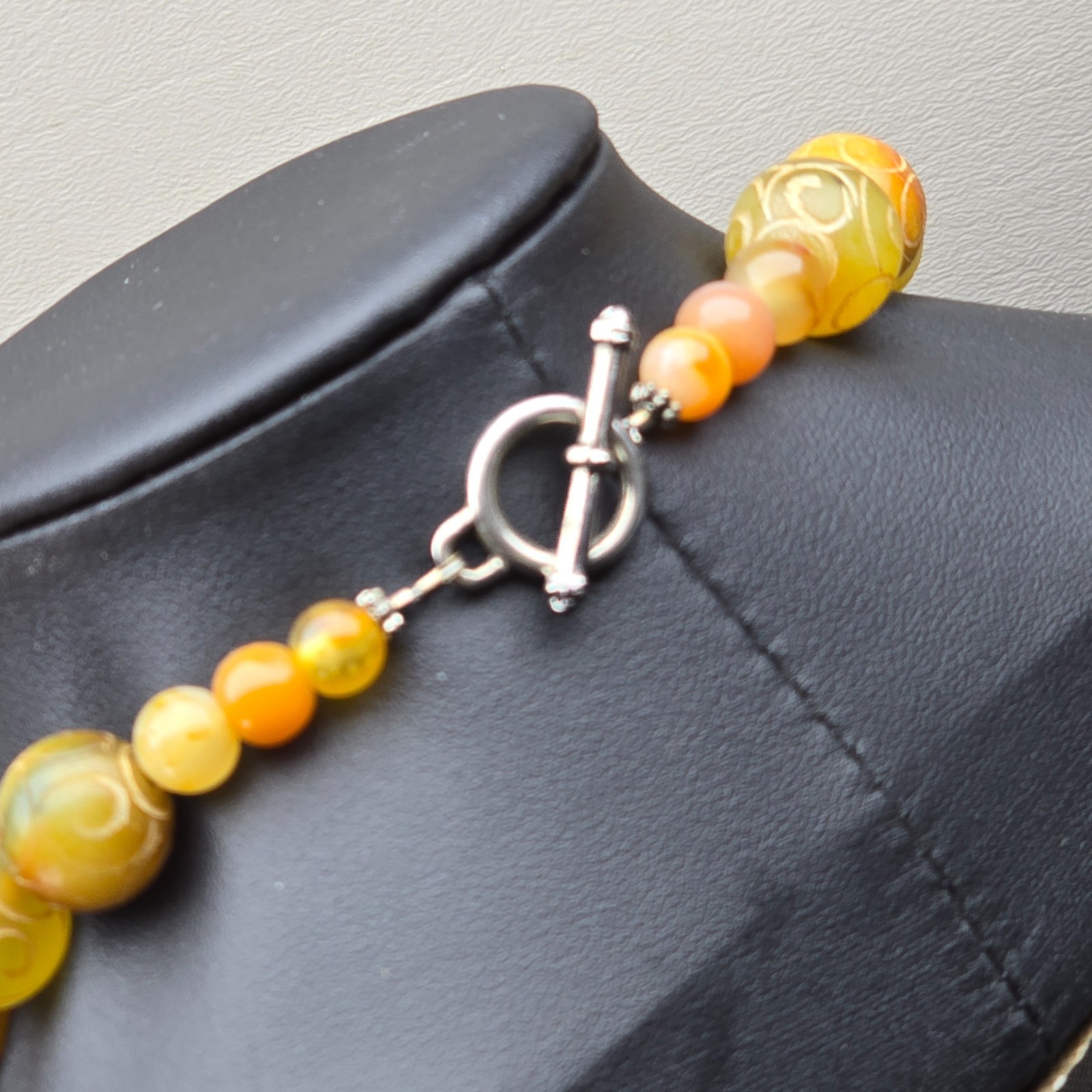 Vintage Carved Agate Stone Bead Necklace Earth Tone Batik Style Toggle Clasp