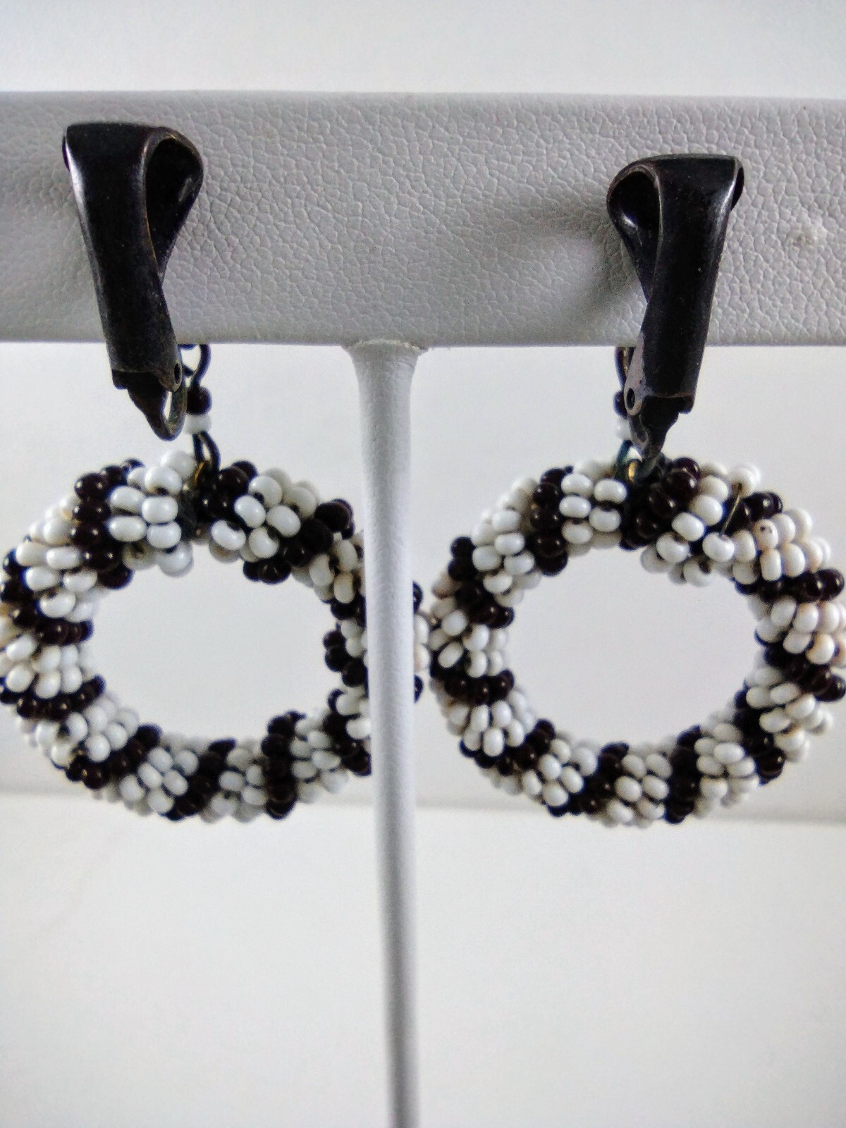 VTG 40s 50s Brown White Seed Bead Dangle Hoop Clip Earrings Brooch Set