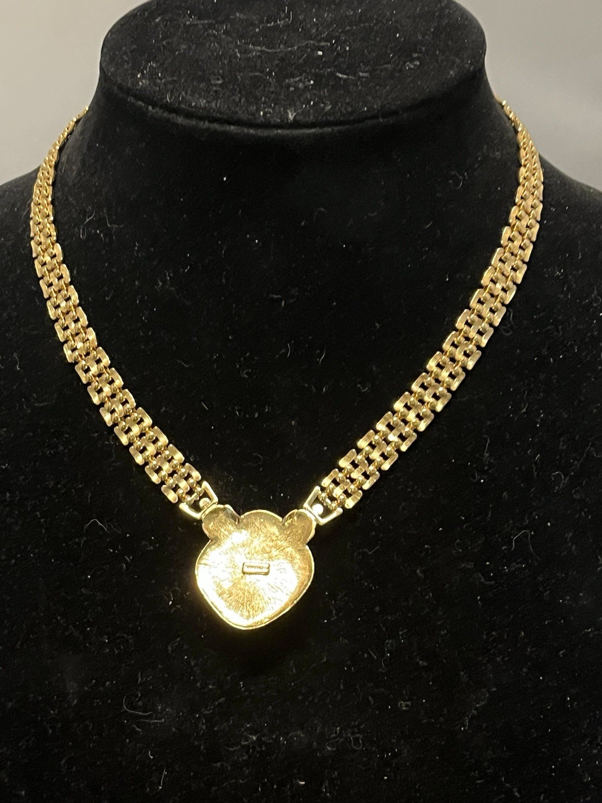 VINTAGE 16″ TRIFARI WEAVE CLEAR GLASS PENDANT GOLD TONE NECKLACE