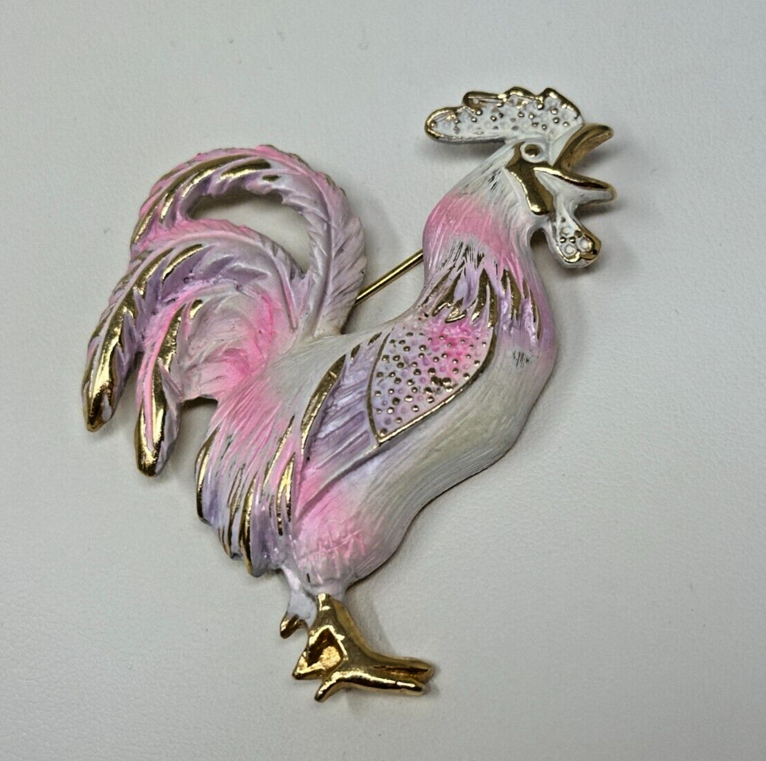 Vintage PASTELLI Goldtone Pink White Purple 2-3/8″ Rooster Chicken Brooch Pin