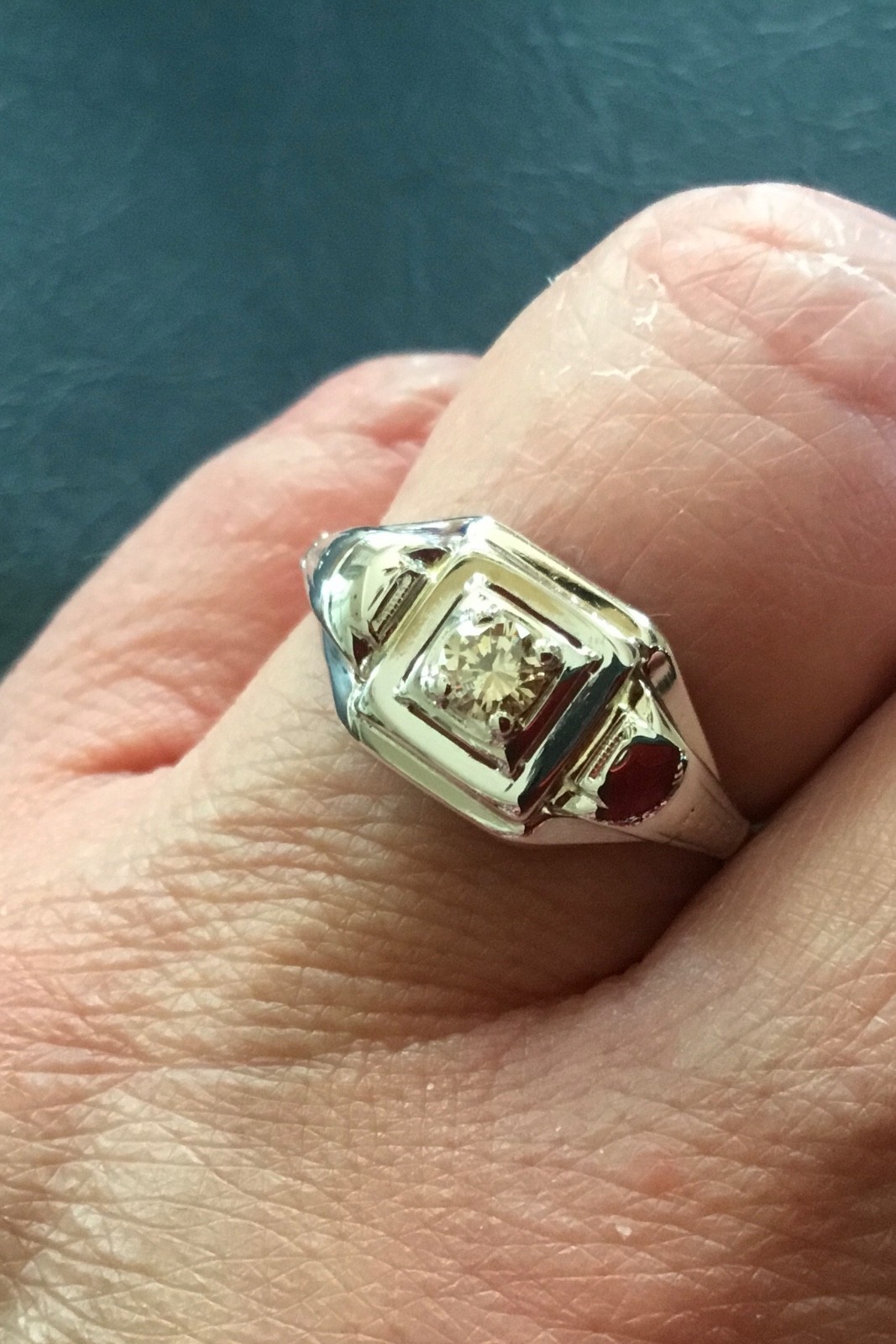 ANTIQUE 18K SOLID WHITE GOLD 0.15ct CHAMPAGNE DIAMOND RING 2.1 GRAMS SIZE 8.25