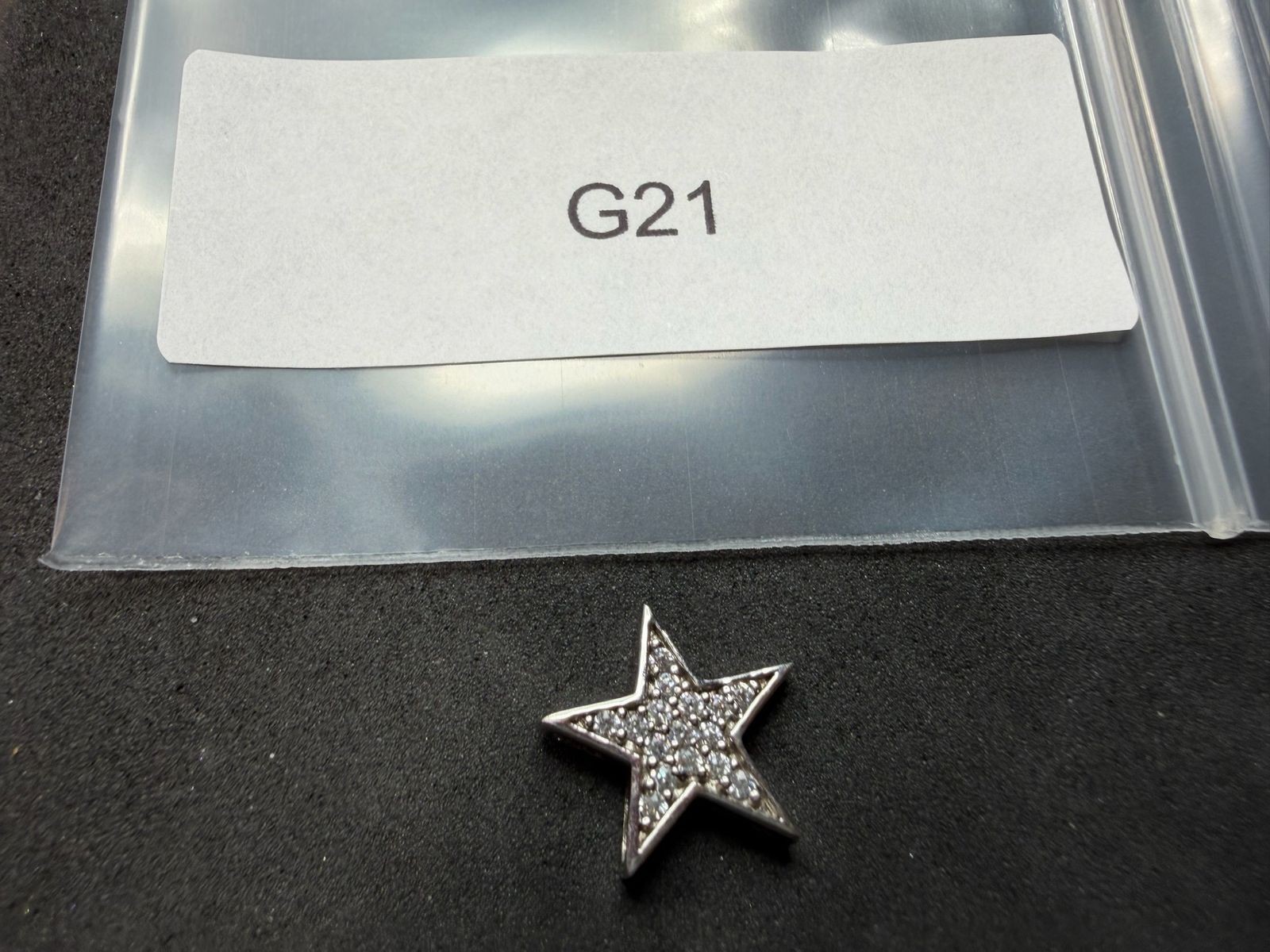 1.64g Vintage Sterling Silver 925 Star Pendant Sparkling Clear Accents M