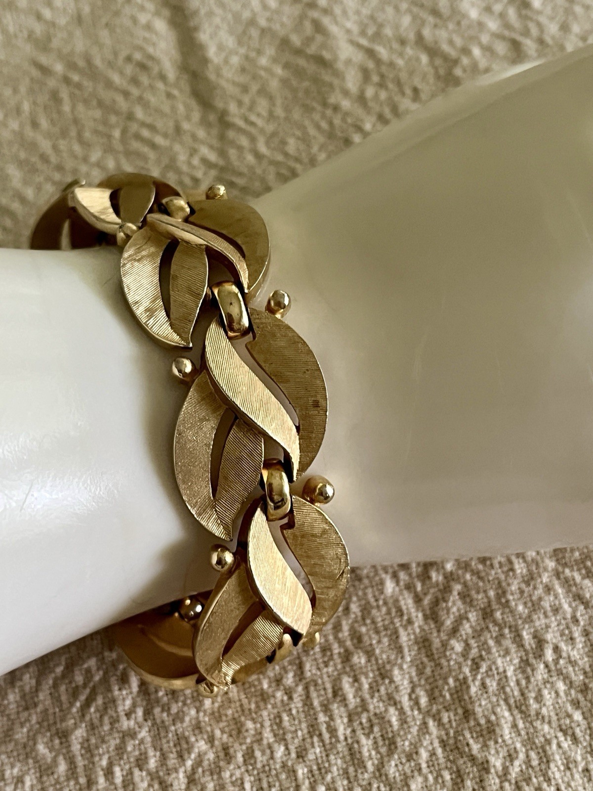 Vintage Trifari Bracelet Gold Tone Leaf Link 7.25 In