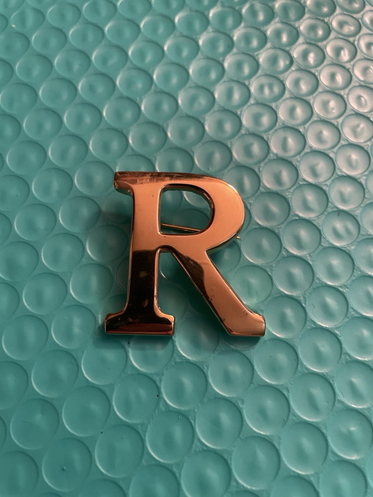 Anne Klein Script Letter “R” Modernist Brooch Pin Signed Matte Gold Tone